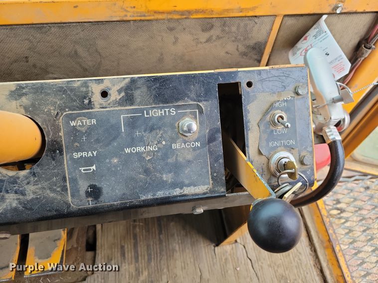 image for item DN3666 1991 Rosco RB-38 broom