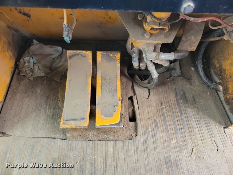 image for item DN3666 1991 Rosco RB-38 broom