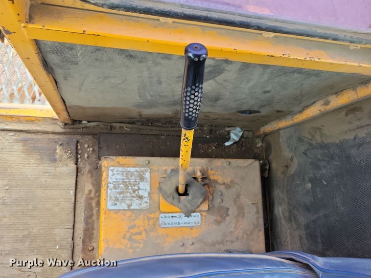 image for item DN3666 1991 Rosco RB-38 broom