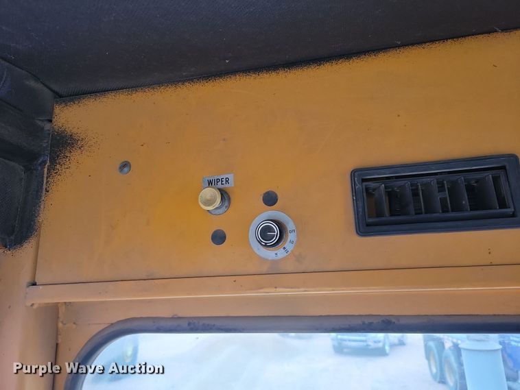 image for item DN3666 1991 Rosco RB-38 broom