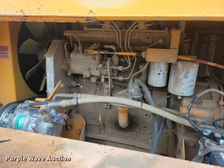 image for item DN3666 1991 Rosco RB-38 broom