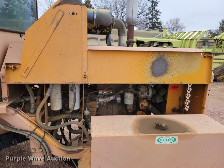 image for item DN3666 1991 Rosco RB-38 broom