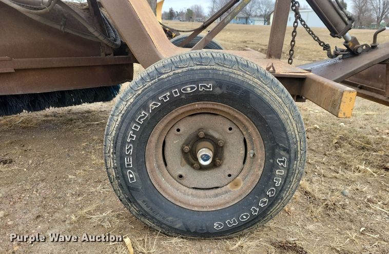 image for item DN3666 1991 Rosco RB-38 broom