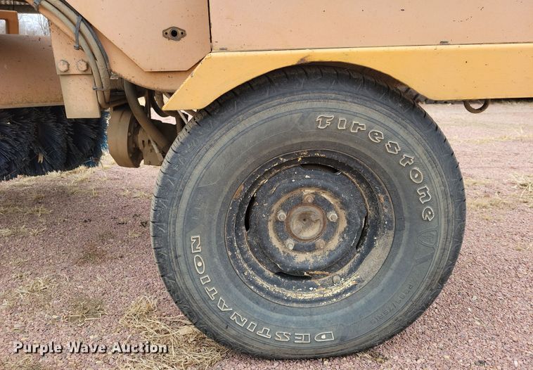 image for item DN3666 1991 Rosco RB-38 broom