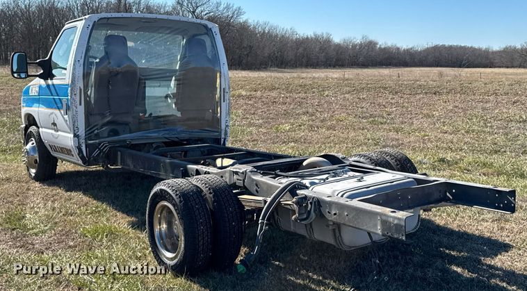 image for item DO0211 2009 Ford E450 van cab and chassis