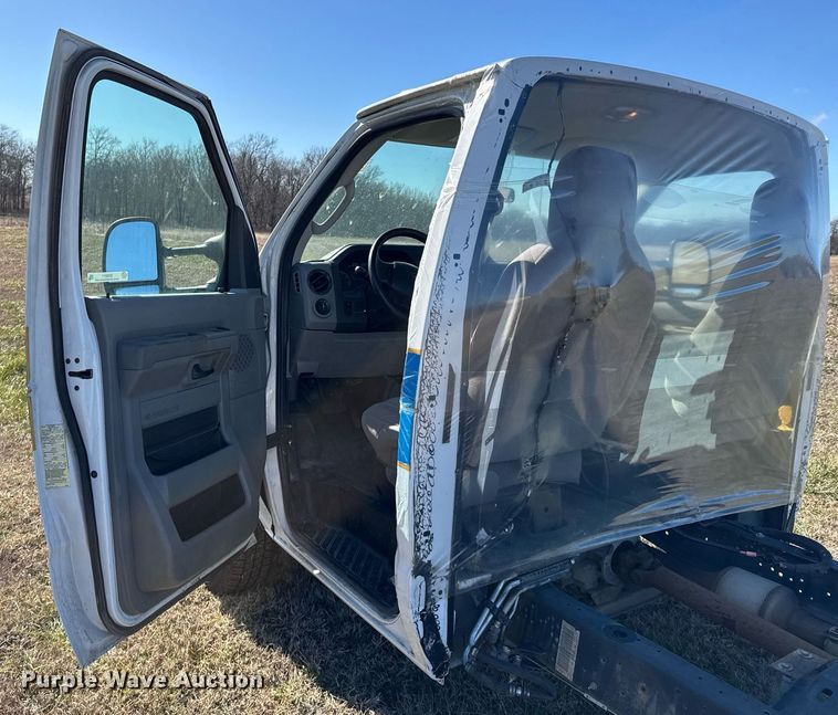 image for item DO0211 2009 Ford E450 van cab and chassis