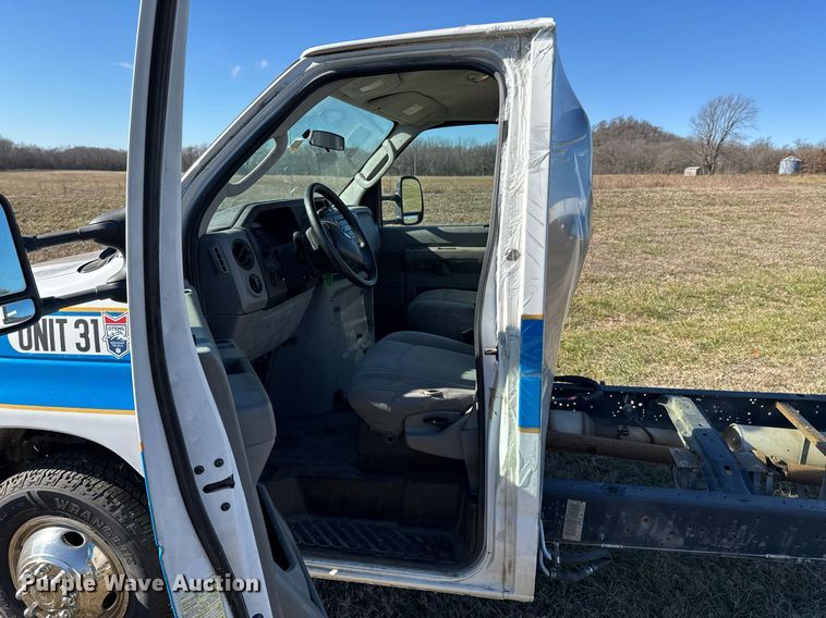 image for item DO0211 2009 Ford E450 van cab and chassis