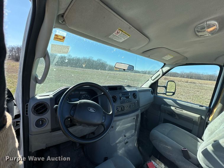 image for item DO0211 2009 Ford E450 van cab and chassis