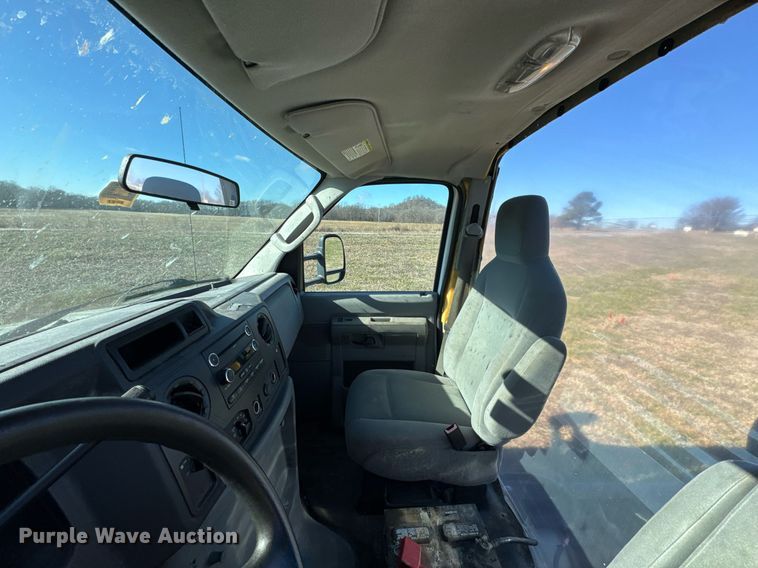 image for item DO0211 2009 Ford E450 van cab and chassis