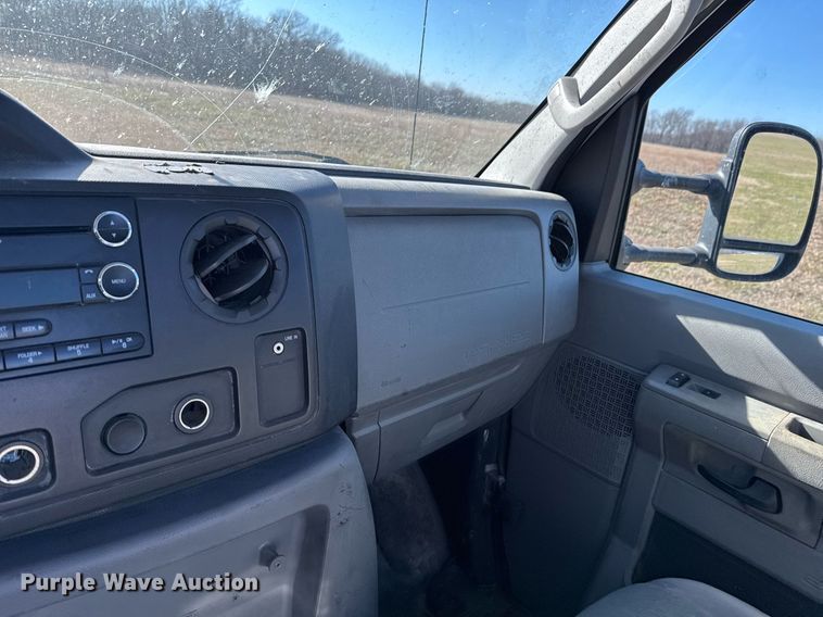 image for item DO0211 2009 Ford E450 van cab and chassis