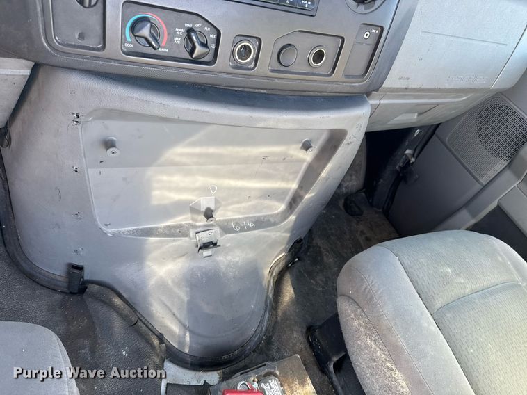 image for item DO0211 2009 Ford E450 van cab and chassis