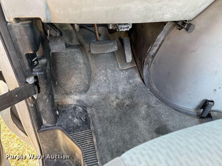 image for item DO0211 2009 Ford E450 van cab and chassis