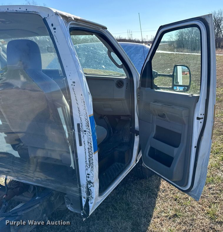 image for item DO0211 2009 Ford E450 van cab and chassis