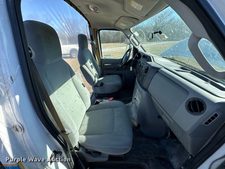 image for item DO0211 2009 Ford E450 van cab and chassis