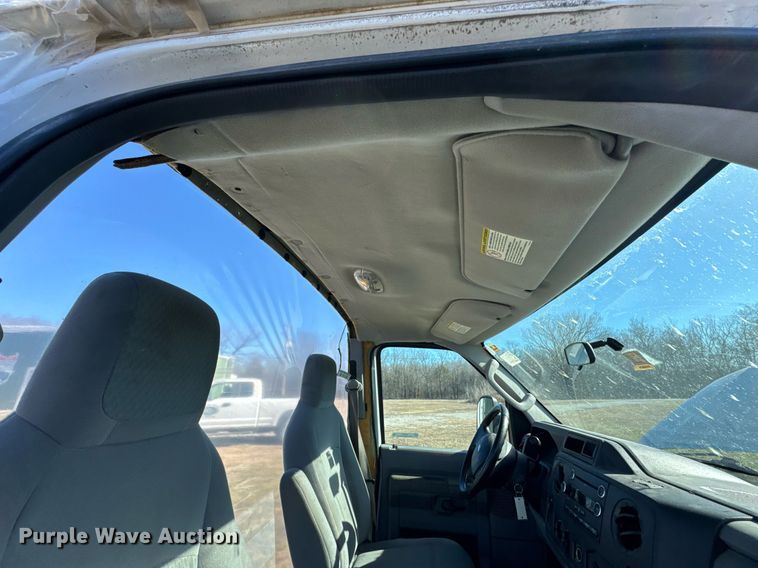 image for item DO0211 2009 Ford E450 van cab and chassis