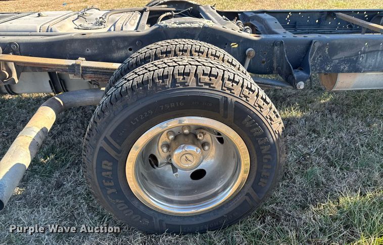 image for item DO0211 2009 Ford E450 van cab and chassis