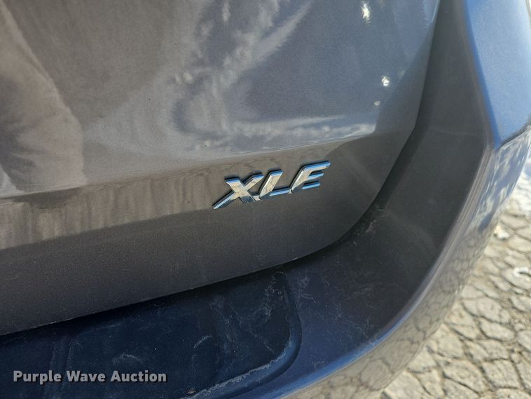 image for item DO7733 2018 Toyota Sienna XLE van