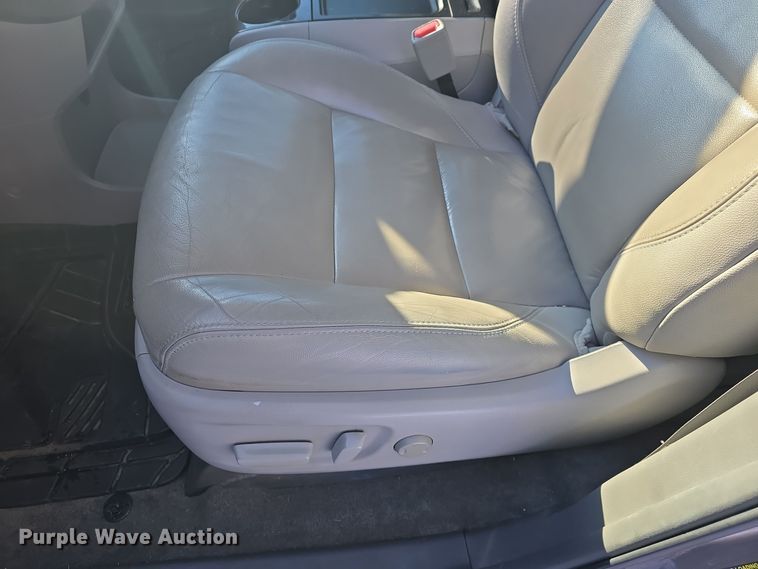 image for item DO7733 2018 Toyota Sienna XLE van