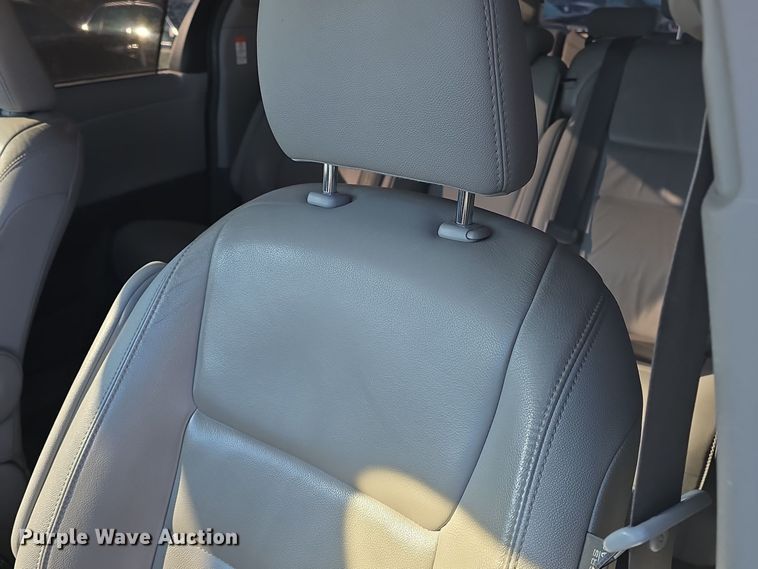 image for item DO7733 2018 Toyota Sienna XLE van