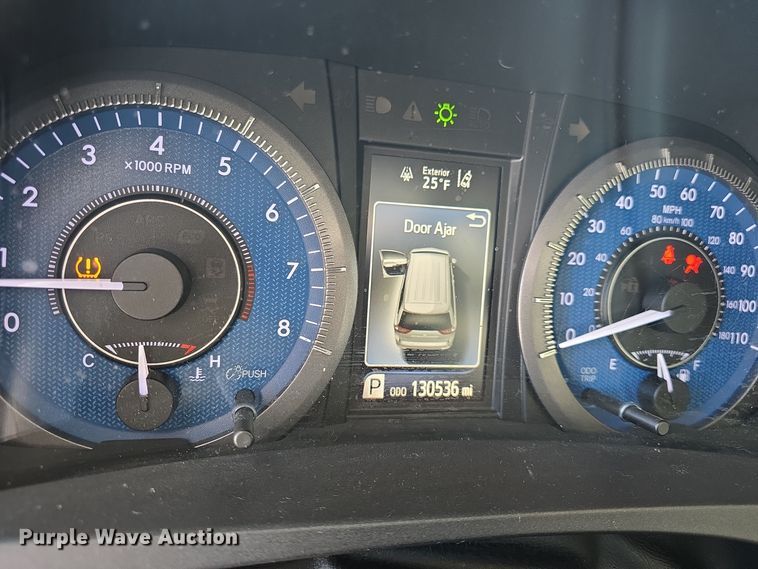 image for item DO7733 2018 Toyota Sienna XLE van