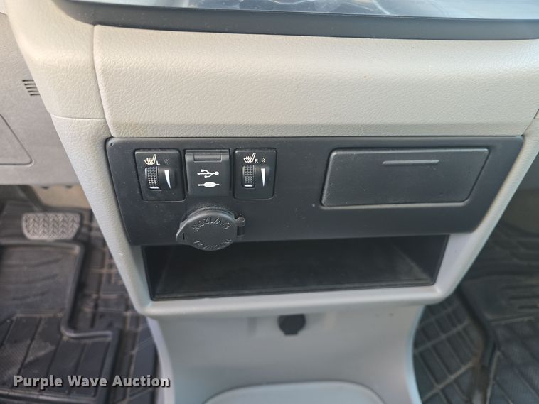 image for item DO7733 2018 Toyota Sienna XLE van