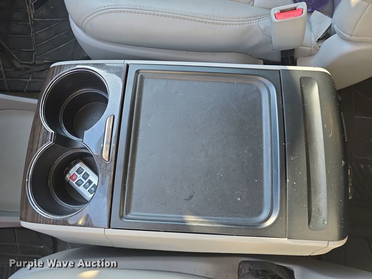 image for item DO7733 2018 Toyota Sienna XLE van