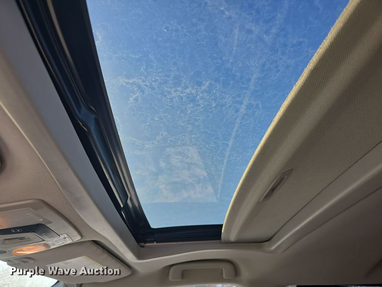 image for item DO7733 2018 Toyota Sienna XLE van