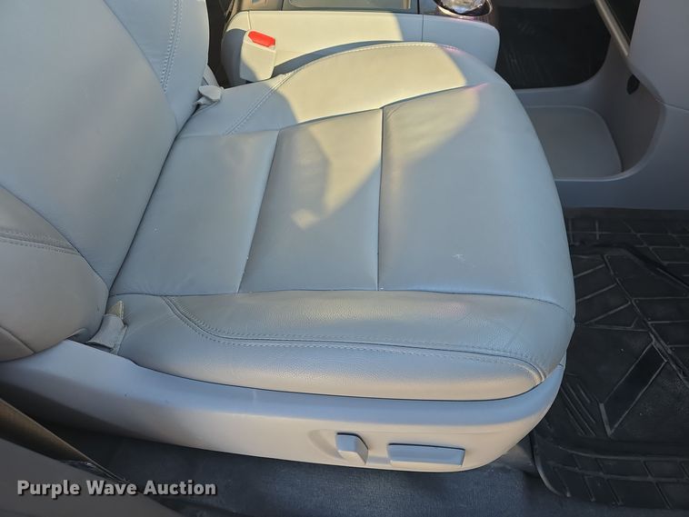 image for item DO7733 2018 Toyota Sienna XLE van