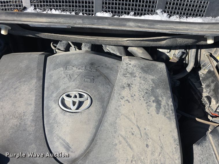 image for item DO7733 2018 Toyota Sienna XLE van