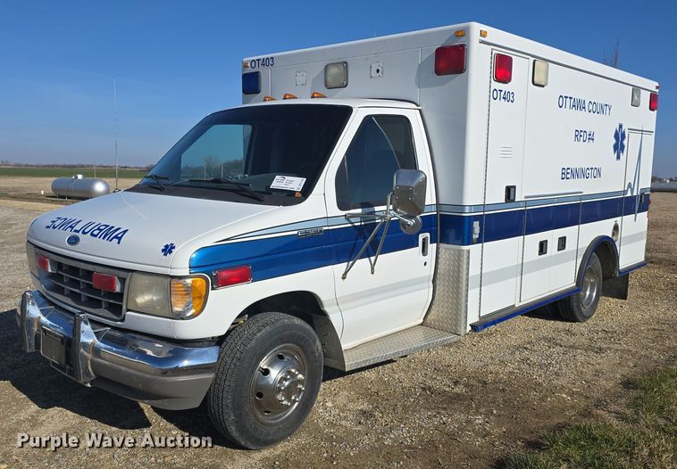 image for item DO7739 1995 Ford E350 ambulance