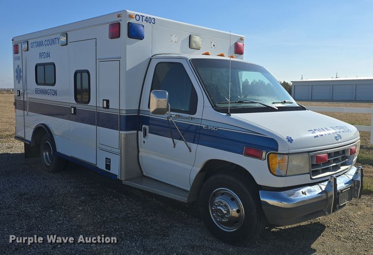 image for item DO7739 1995 Ford E350 ambulance