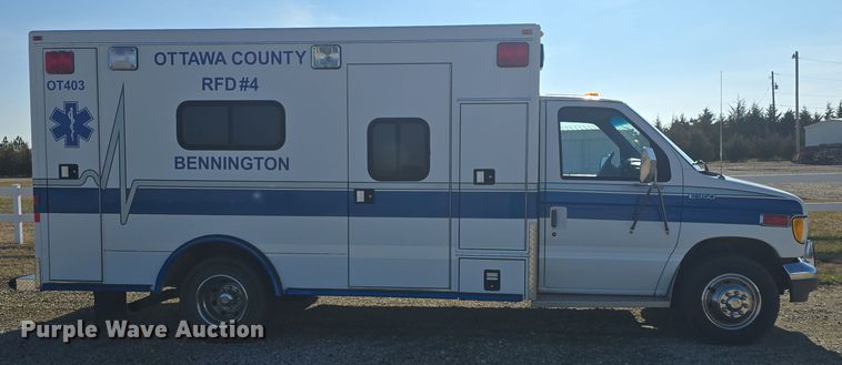 image for item DO7739 1995 Ford E350 ambulance