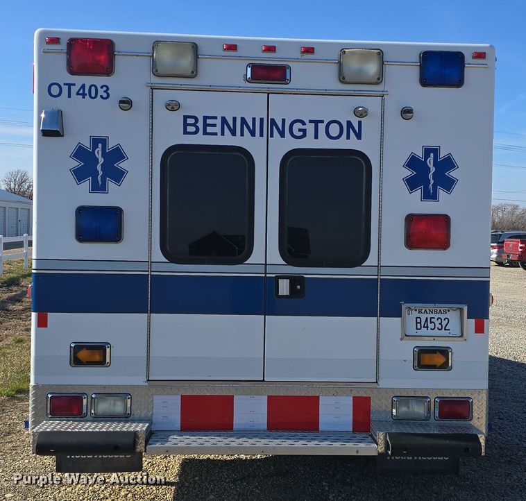 image for item DO7739 1995 Ford E350 ambulance
