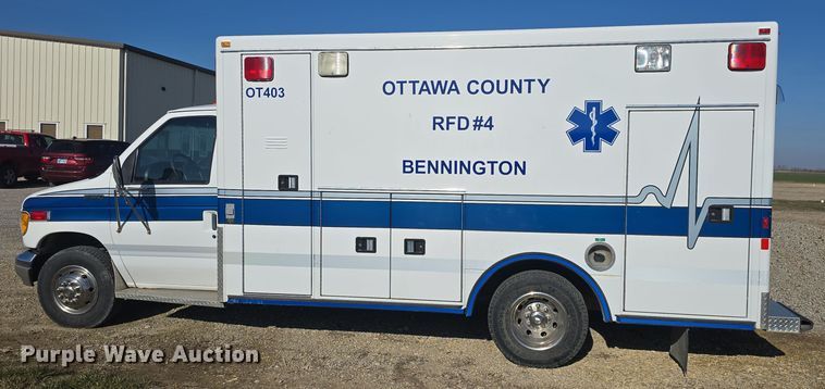 image for item DO7739 1995 Ford E350 ambulance