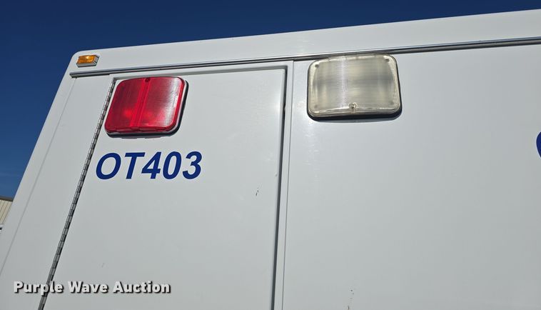 image for item DO7739 1995 Ford E350 ambulance