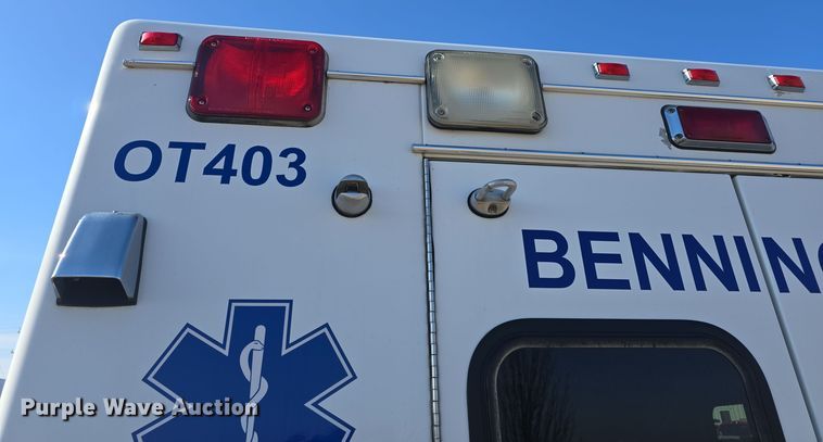 image for item DO7739 1995 Ford E350 ambulance