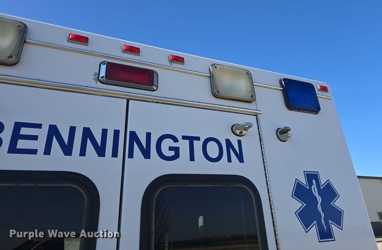 image for item DO7739 1995 Ford E350 ambulance