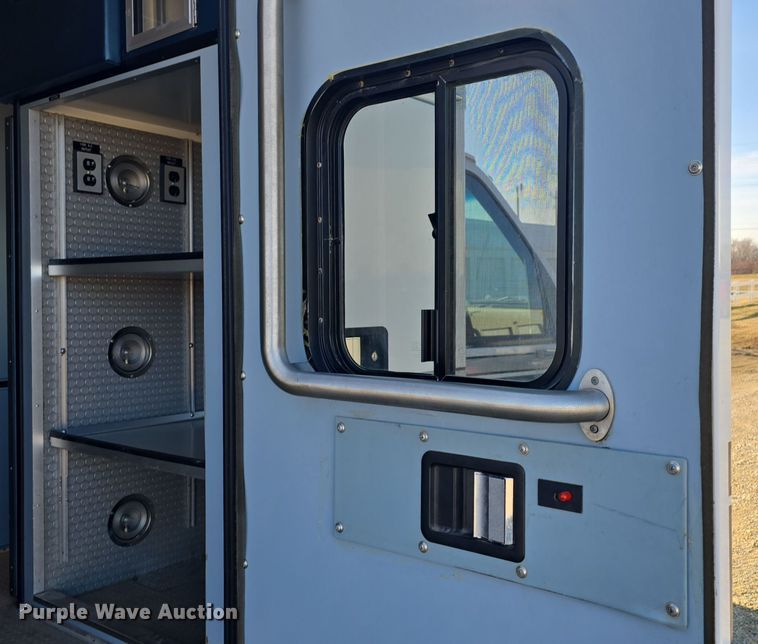 image for item DO7739 1995 Ford E350 ambulance