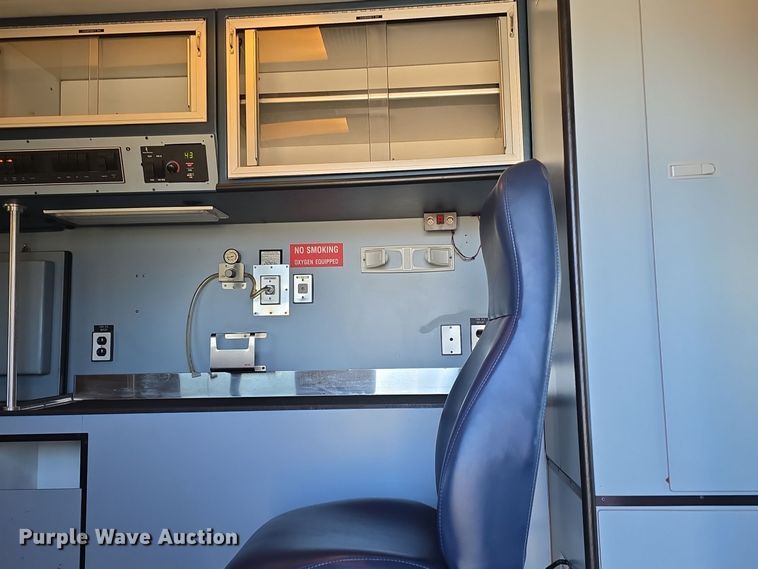 image for item DO7739 1995 Ford E350 ambulance