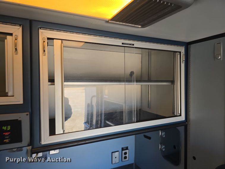 image for item DO7739 1995 Ford E350 ambulance