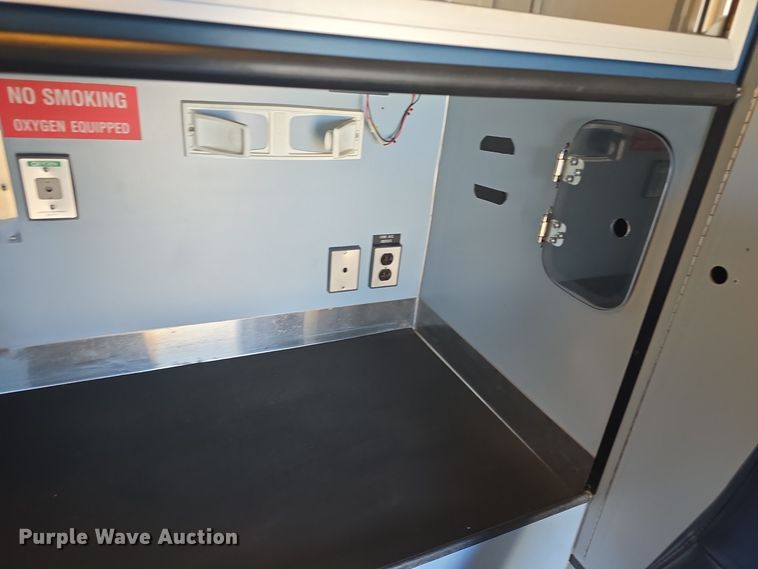 image for item DO7739 1995 Ford E350 ambulance