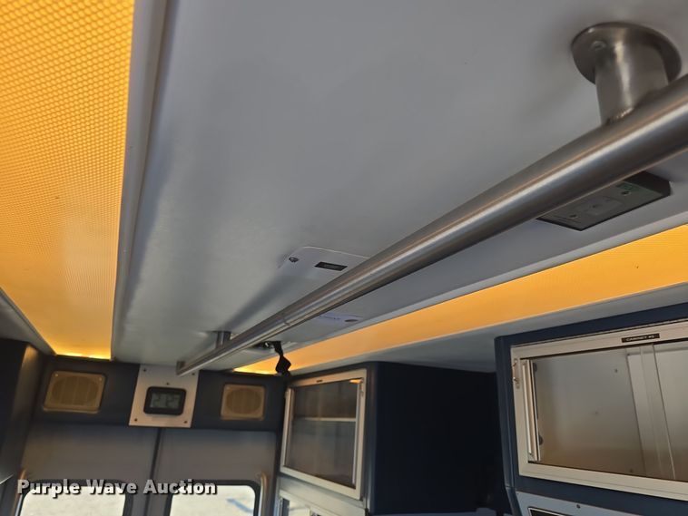 image for item DO7739 1995 Ford E350 ambulance