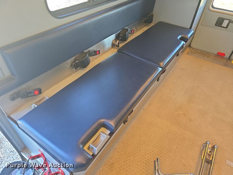 image for item DO7739 1995 Ford E350 ambulance