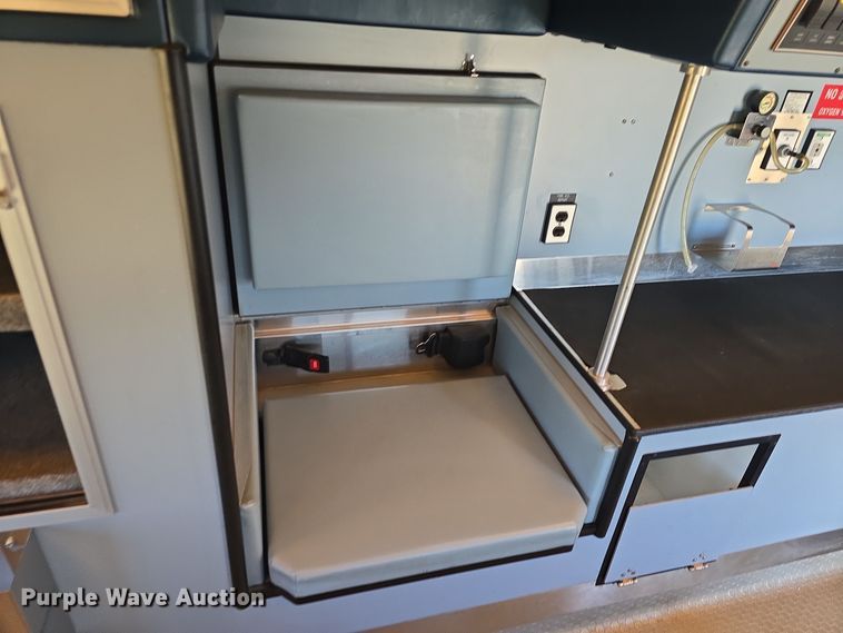 image for item DO7739 1995 Ford E350 ambulance