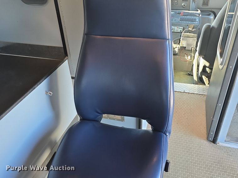 image for item DO7739 1995 Ford E350 ambulance