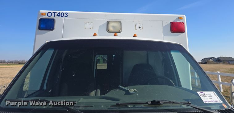 image for item DO7739 1995 Ford E350 ambulance