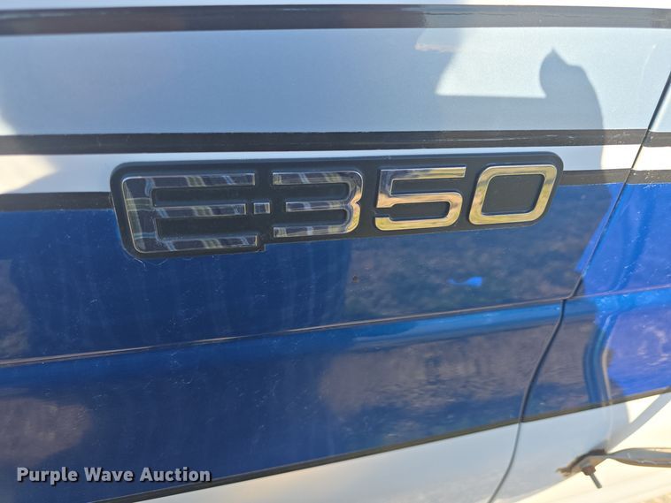 image for item DO7739 1995 Ford E350 ambulance