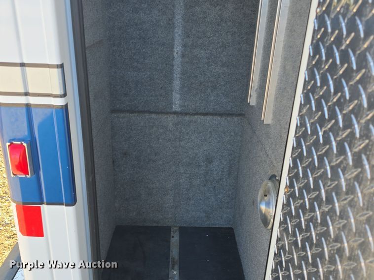 image for item DO7739 1995 Ford E350 ambulance