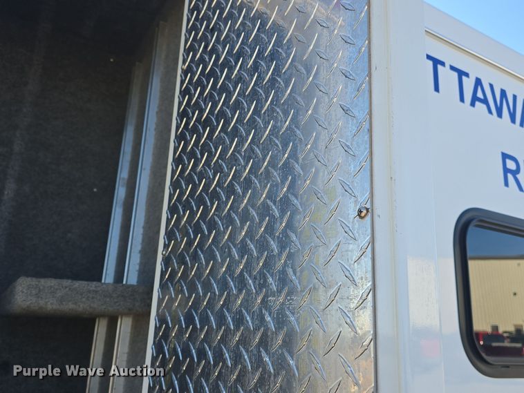 image for item DO7739 1995 Ford E350 ambulance