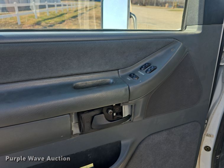 image for item DO7739 1995 Ford E350 ambulance